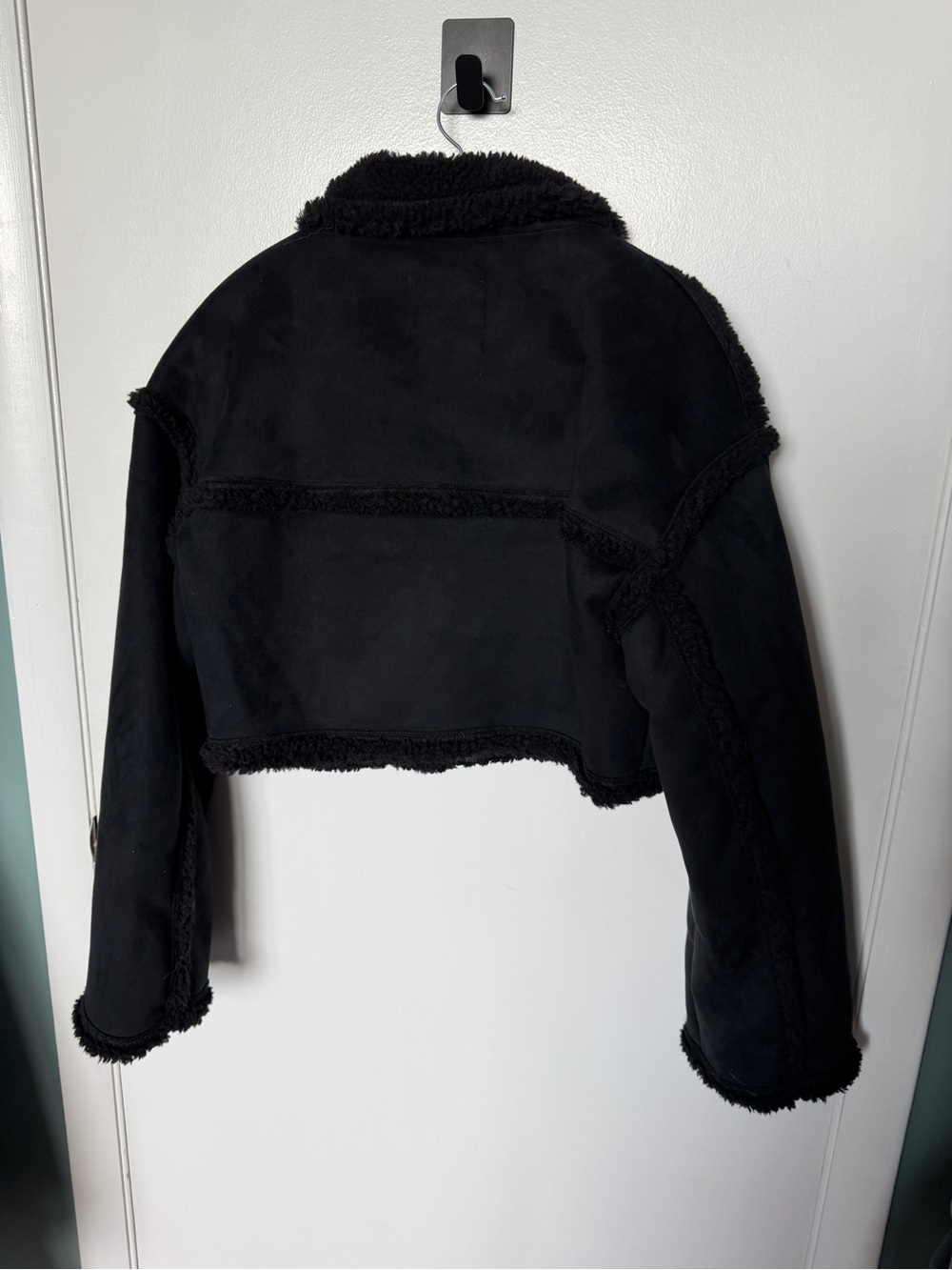 RARE NWOT Oversized Alo Yoga Faux Shearling Snowfall Cropped Jacket - Black - Picture 11 of 14